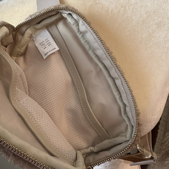 New Boule Belt Bag Crossbody Womens‎ Brown Gold Hardware - Picture 4 of 7